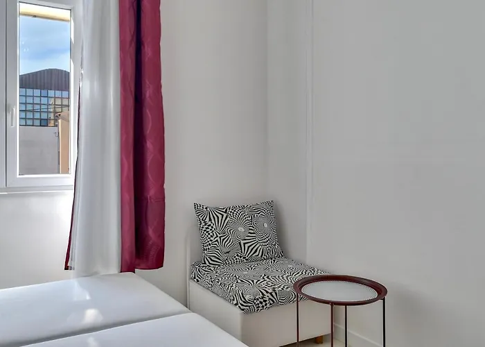 Collins Amethyst Center アパート プーラ