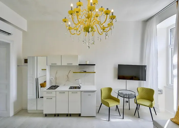 Collins Amethyst Center アパート プーラ