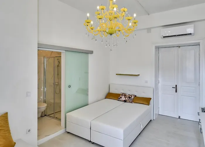 Collins Amethyst Center プーラ