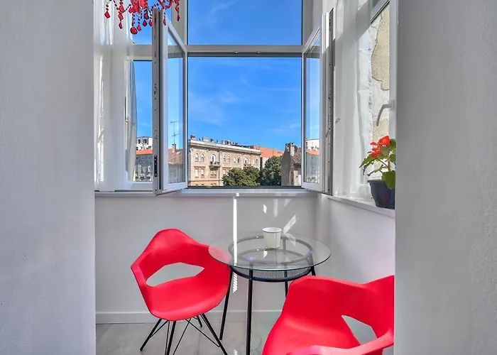 Collins Amethyst Center プーラ