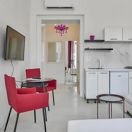 Collins Amethyst Center פולה