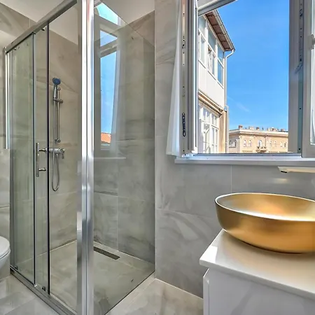 Collins Amethyst Center Lägenhet