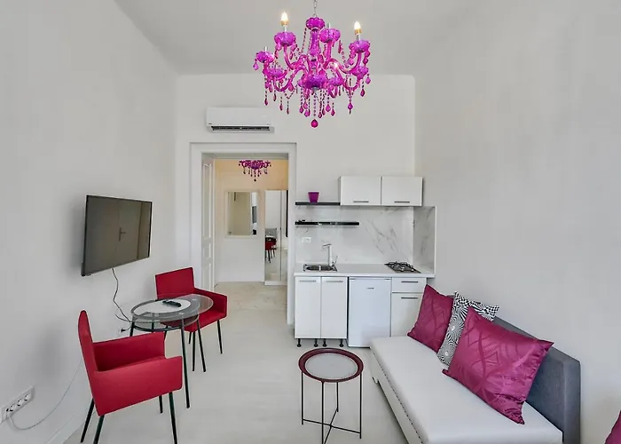 Апартаменты Collins Amethyst Center