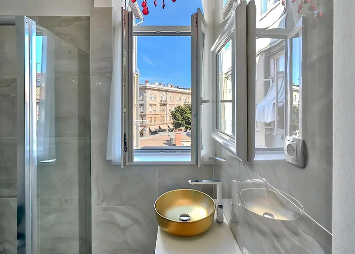 Collins Amethyst Center Апартаменты *